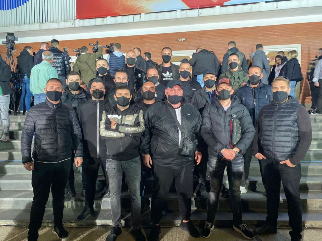 Si do ta nxirrni Bashën nga zyra? Saliu: Do t’i çojmë një shkresë, antarët do e shoqërojnë njerëzisht jashtë Si do ta nxirrni Bashën nga zyra? Saliu: Do t’i çojmë një shkresë, antarët do e shoqërojnë njerëzisht jashtë