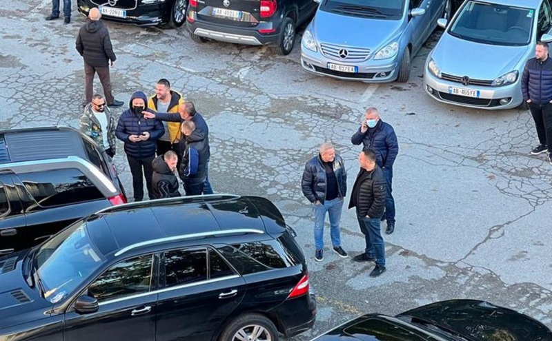 Babaramo rrëfen dhunën e militantit të Berishës ndaj ministrit të Jashtëm në vitin 1999: U rrah në mënyrë barbare në Bruksel, e pashë me sytë e mi Babaramo rrëfen dhunën e militantit të Berishës ndaj ministrit të Jashtëm në vitin 1999: U rrah në mënyrë barbare në Bruksel, e pashë me sytë e mi