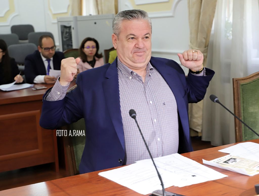 Myslim Murrizi: Mos na çani tra*in dhe na bëni moral tani, pse nuk folët për Bardhin, Gjekmarkajn e Tabakun, që shanë 3 vjet me rrënjë e dege demokratët dhe në fund Berisha i bëri deputetë? Myslim Murrizi: Mos na çani tra*in dhe na bëni moral tani, pse nuk folët për Bardhin, Gjekmarkajn e Tabakun, që shanë 3 vjet me rrënjë e dege demokratët dhe në fund Berisha i bëri deputetë?