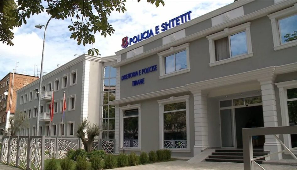 Akuza për mashtrim dhe shpërdorim detyre, SHÇBA arreston shefin e njësisë “Fast Albania” Akuza për mashtrim dhe shpërdorim detyre, SHÇBA arreston shefin e njësisë “Fast Albania”