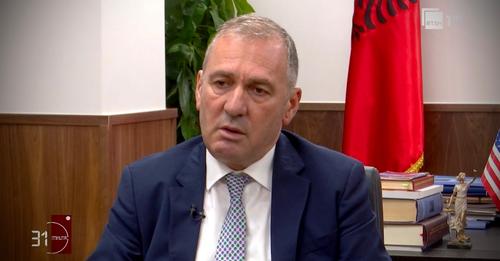 Banori i Gjirit të Lalzit apo prokuror Arben Kraja: Ne prokurorë jemi, nuk bëjmë revolucion! Qytetarët e masakrojnë Banori i Gjirit të Lalzit apo prokuror Arben Kraja: Ne prokurorë jemi, nuk bëjmë revolucion! Qytetarët e masakrojnë