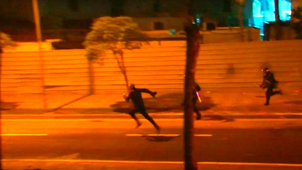 I përfshirë jo vetëm Sali Berisha! Mediat serbe zbulojnë emrat e tre ushtarët e tij nga Tropoja që po organizojnë protestë kundër ardhjes së Vuçiçit në Tiranë I përfshirë jo vetëm Sali Berisha! Mediat serbe zbulojnë emrat e tre ushtarët e tij nga Tropoja që po organizojnë protestë kundër ardhjes së Vuçiçit në Tiranë