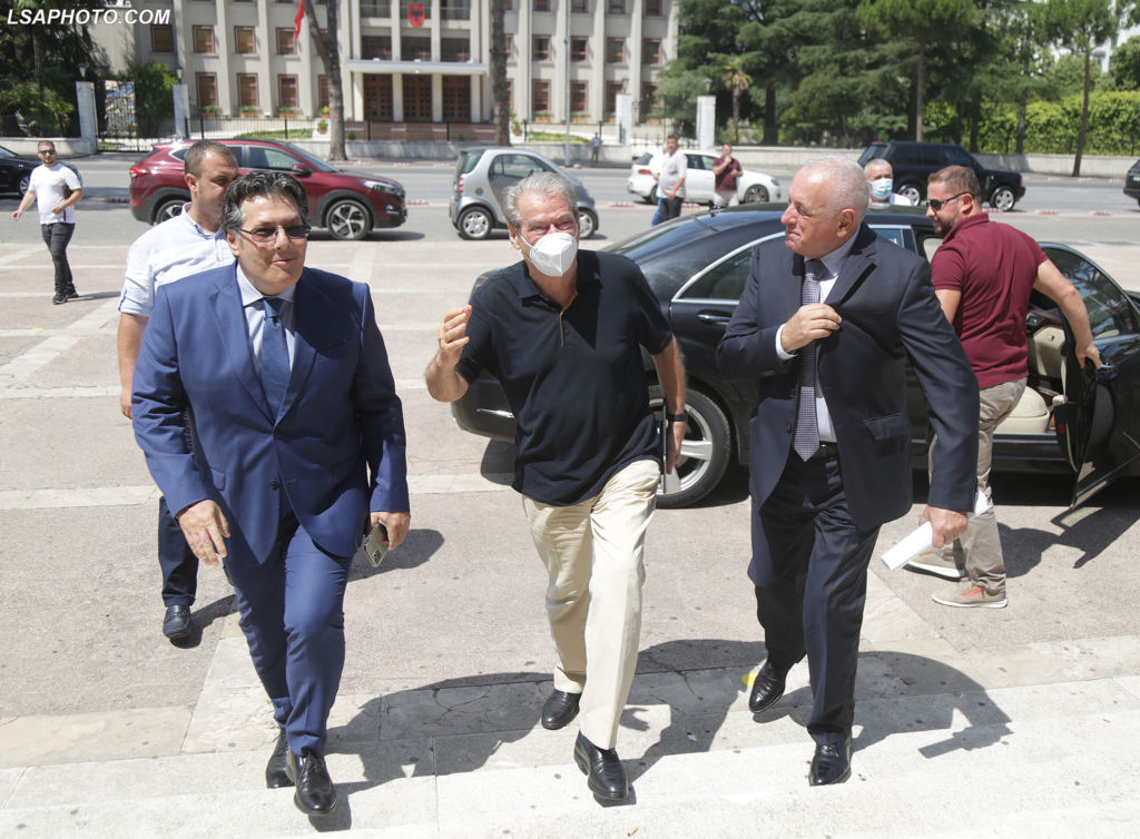 Tritan Shehu me hotel dhe 7 shtëpi, Paloka ‘beu’ i ri i Kavajës, Agron Shehaj pasuri të ‘çmendur’ me vlerë 19 milionë euro, Dash Shehi mbi 4 milionë USD prona Tritan Shehu me hotel dhe 7 shtëpi, Paloka ‘beu’ i ri i Kavajës, Agron Shehaj pasuri të ‘çmendur’ me vlerë 19 milionë euro, Dash Shehi mbi 4 milionë USD prona