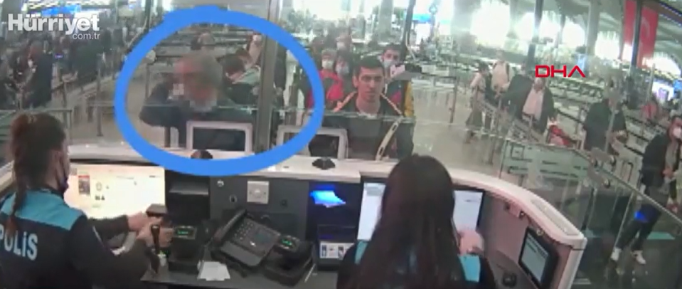 Turqia arreston diplomatin amerikan, dyshohet se i dha pasaportën një shtetasi sirian për të kaluar kufirin Turqia arreston diplomatin amerikan, dyshohet se i dha pasaportën një shtetasi sirian për të kaluar kufirin