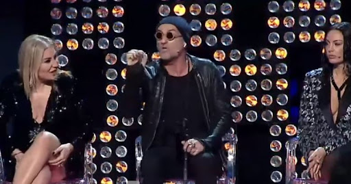 Vajza quhet “prostitutë” live në TV Klan, “shpërthen” gazetarja shqiptare në Itali: Shoqëri mesjetare, me burra të vegjël Vajza quhet “prostitutë” live në TV Klan, “shpërthen” gazetarja shqiptare në Itali: Shoqëri mesjetare, me burra të vegjël