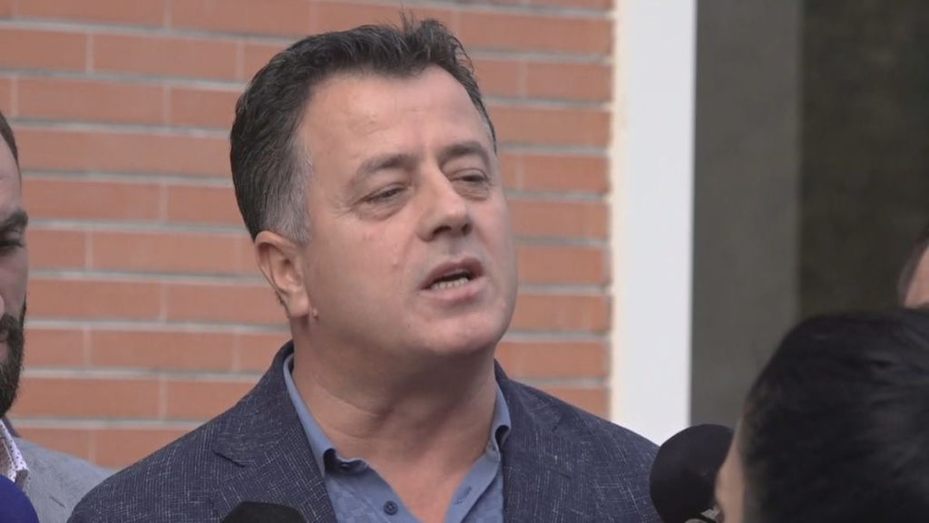 Muli bën plan te hedh ne erë Edi Ramen duke i dhënë programin e PD Muli bën plan te hedh ne erë Edi Ramen duke i dhënë programin e PD