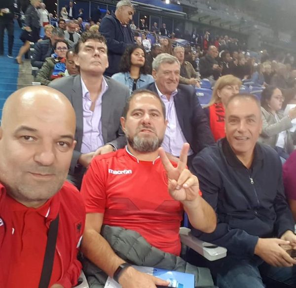 Bledi Mane: Miqtë dallaveraxhinj të Armando Dukës— hani derra, pini derra… Bledi Mane: Miqtë dallaveraxhinj të Armando Dukës— hani derra, pini derra…