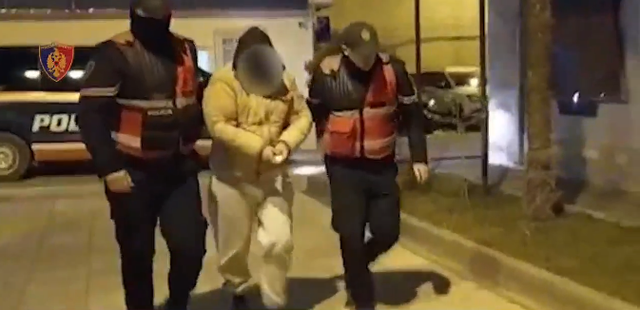 Nga Vlora në Tiranë dhe Durrës: Kush janë 25 personat e arrestuar me urdhër të SPAK, mes tyre edhe një grua? Ja akuzat që rëndojnë Nga Vlora në Tiranë dhe Durrës: Kush janë 25 personat e arrestuar me urdhër të SPAK, mes tyre edhe një grua? Ja akuzat që rëndojnë