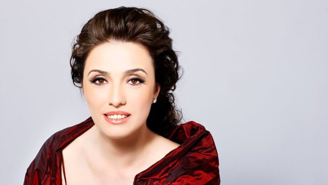 Na bëri të gjithëve krenar! Pas suksesit të jashtëzakonshëm Ermonela Jaho merr lajmin e MADH, gazetat në botë u hapën me titujt të fuqishëm për divën tonë Na bëri të gjithëve krenar! Pas suksesit të jashtëzakonshëm Ermonela Jaho merr lajmin e MADH, gazetat në botë u hapën me titujt të fuqishëm për divën tonë