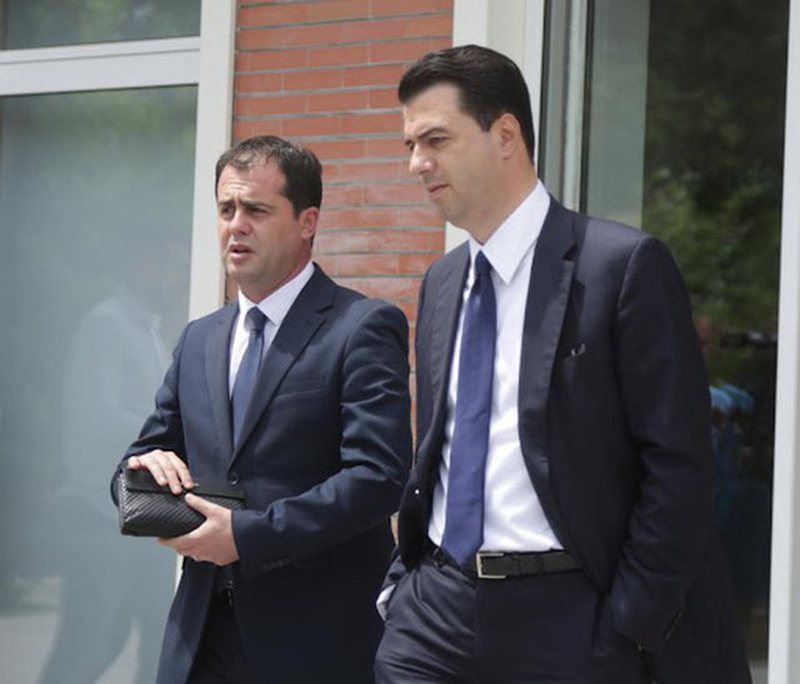 “Aaaa, oooo, uuuu”, Bylykbashi ironizon të ardhmen: Sa herë premton të ardhmen, ajo spostohet me katër vjet sërish e sërish “Aaaa, oooo, uuuu”, Bylykbashi ironizon të ardhmen: Sa herë premton të ardhmen, ajo spostohet me katër vjet sërish e sërish