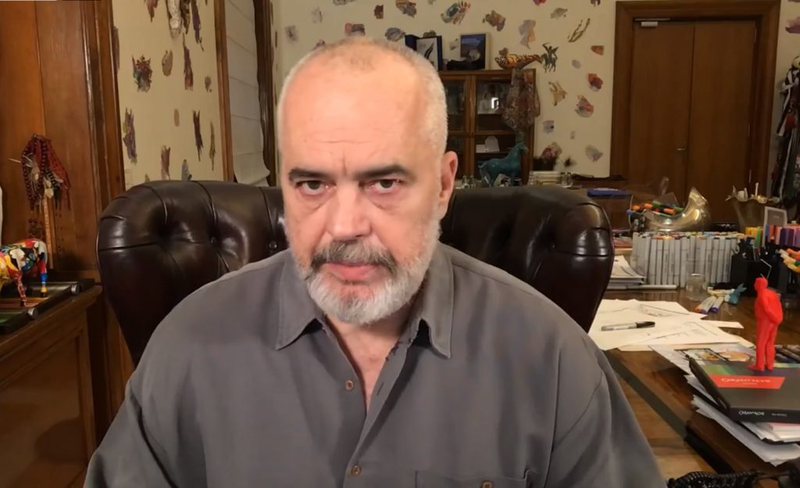 Rama përballet me surprizën e pakëndshme gjatë deklaratës “live”: Mirë që ndodhi se prish syrin e keq! Ka bërë një sharje me gyp gyp gyp…! Rama përballet me surprizën e pakëndshme gjatë deklaratës “live”: Mirë që ndodhi se prish syrin e keq! Ka bërë një sharje me gyp gyp gyp…!