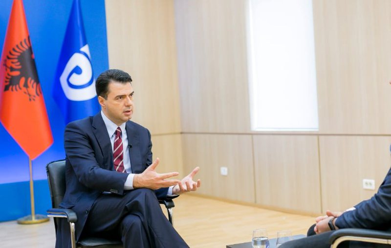 Basha me dorë të hekurt, njofton përjashtim edhe të 19 emrave të pezulluar, akuza Metës se kërkon t’i zgjasë jetën tranzicionit Basha me dorë të hekurt, njofton përjashtim edhe të 19 emrave të pezulluar, akuza Metës se kërkon t’i zgjasë jetën tranzicionit