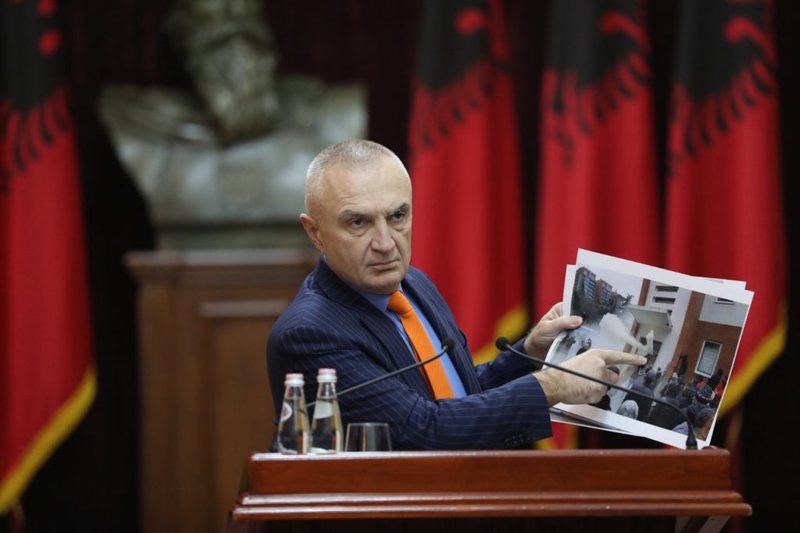 lir Meta del nga strofulla dhe nis kërcënimet e shantazhet ndaj gjyqtarëve të Kushtetueses, 18 janari fut në terror presidentin lir Meta del nga strofulla dhe nis kërcënimet e shantazhet ndaj gjyqtarëve të Kushtetueses, 18 janari fut në terror presidentin