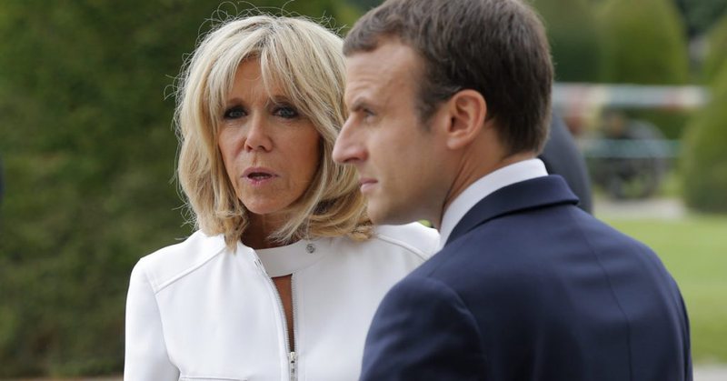 Zonja e Parë merr telefonatën tronditëse: Emmanuel Macron ka një të dashur Zonja e Parë merr telefonatën tronditëse: Emmanuel Macron ka një të dashur