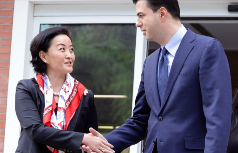 E vërteta e “afrimitetit” me SHBA e Luli Bashës pas takimit me Yuri Kim një ëndërr e antiramistëve E vërteta e “afrimitetit” me SHBA e Luli Bashës pas takimit me Yuri Kim një ëndërr e antiramistëve