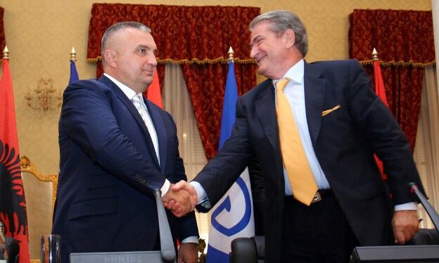 “Ilir Meta nuk e ka shkelur Kushtetutën, thjesht e ka shk*rdhyer sa herë ka hapur gojën” “Ilir Meta nuk e ka shkelur Kushtetutën, thjesht e ka shk*rdhyer sa herë ka hapur gojën”