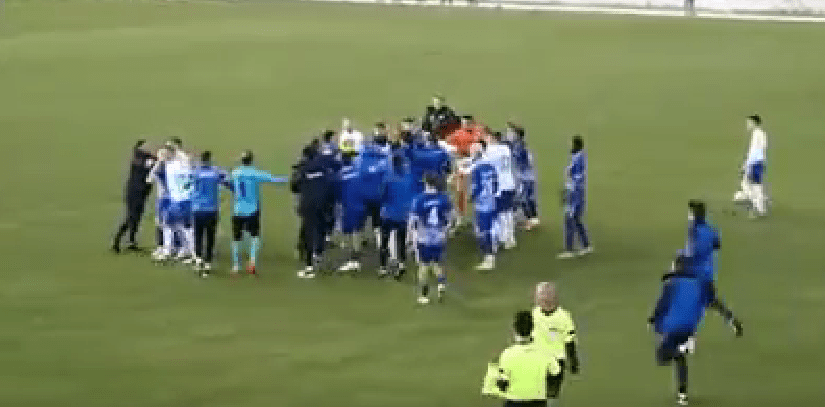 VIDEO/ Sherr masiv në fushë, lojtarët e Shkupit përplasen me rusët VIDEO/ Sherr masiv në fushë, lojtarët e Shkupit përplasen me rusët