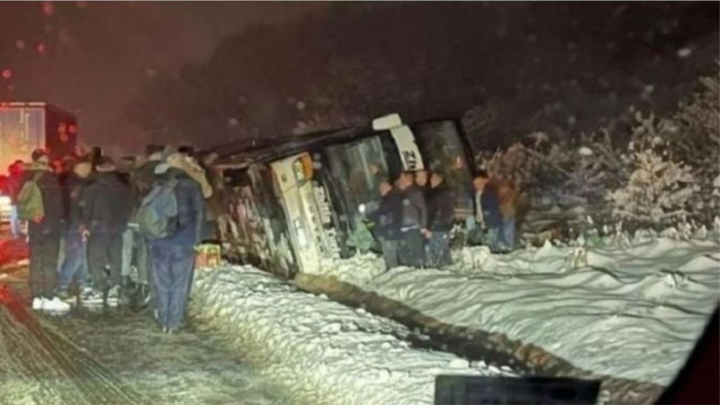 Autobusi i linjës Prishtinë-Graz përmbyset në Serbi