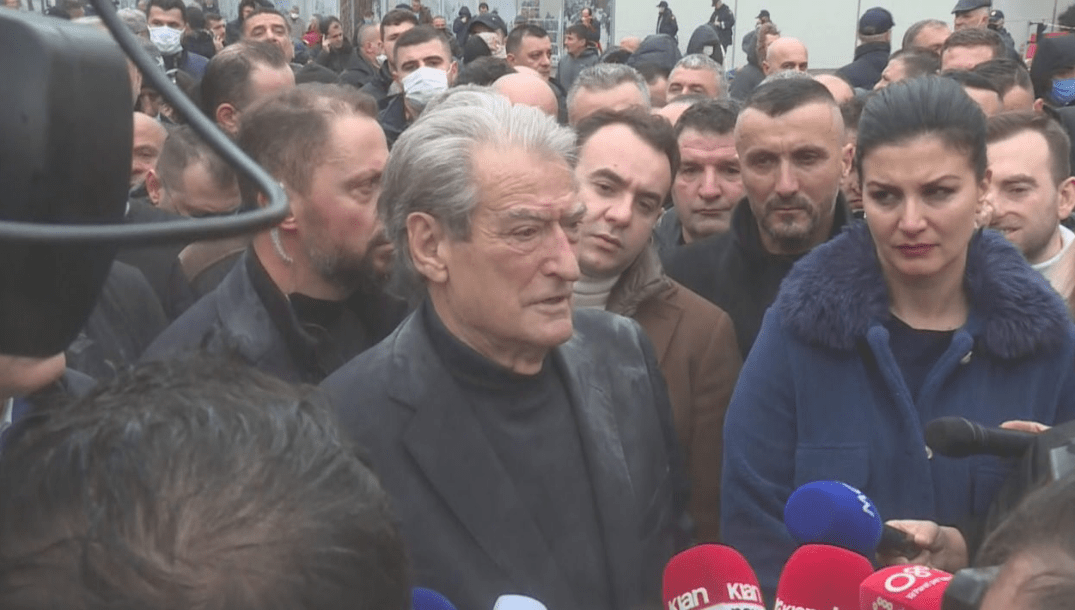 Mbledhja e jashtëzakonshme! Basha merr vendimin DRASTIK rreth orës 03:30 të mëngjesit, përjashton nga PD edhe mbështetësit e Sali Berishës