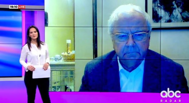 Kur TV mbushen me “moderatore”! “Saliarja” Juli i mbyll fjalën Spartak Ngjelës: Avokat nuk qenke në damar sonte, natën e mirë