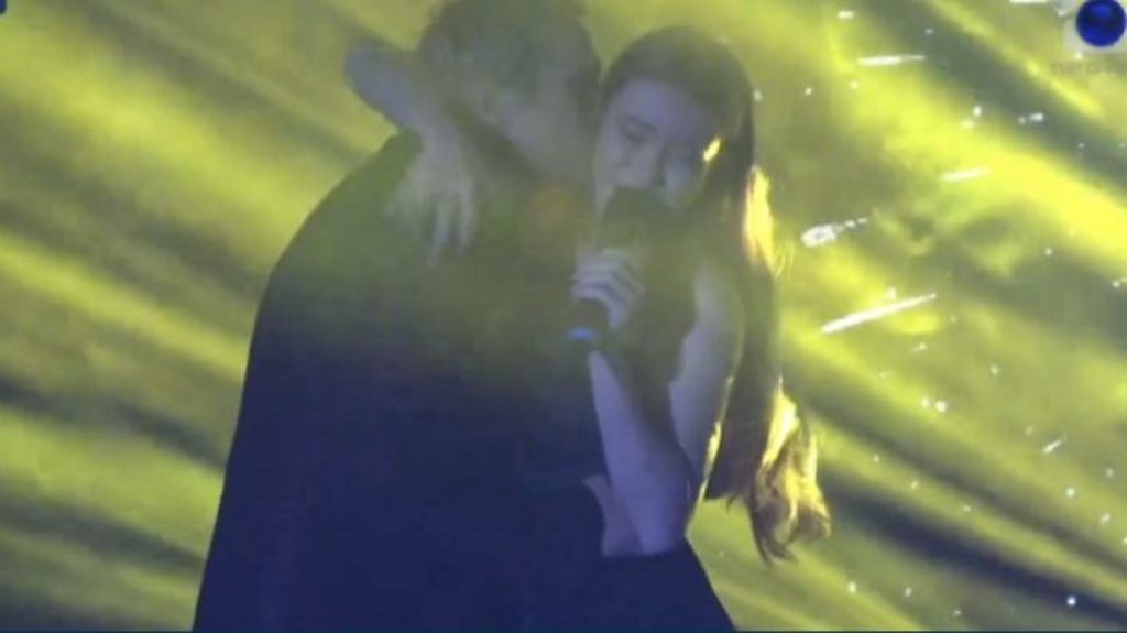 Puthi vajzën në buzë, aktivistja reagon ashpër ndaj konkurrentit të Big Brother VIP: Të pështirë! Puthi vajzën në buzë, aktivistja reagon ashpër ndaj konkurrentit të Big Brother VIP: Të pështirë!