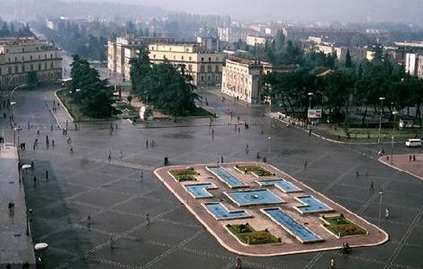 Zbulohet dosja e bujshme e “Thikave” me Ambasadat e huaja në Tiranë në ’80-ën, që solli “ftohjen” e Enverit me Mehmetin Zbulohet dosja e bujshme e “Thikave” me Ambasadat e huaja në Tiranë në ’80-ën, që solli “ftohjen” e Enverit me Mehmetin