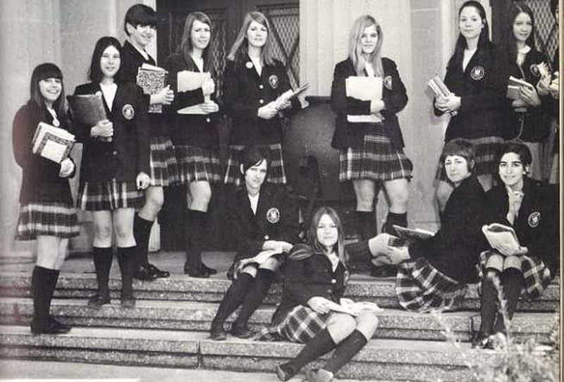 Letra për Enverin: Vajza e atasheut polak, imorale, bën gjeste dhe qëndron në bankë në pozicion provokuese ndaj nxënësve te “Sami Frashëri”