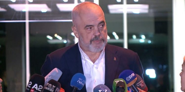 “120 mijë euro për të udhëtuar me charter privat”! Rama i’u përgjigjet akuzave të PD-së duke i ironizuar për mashtrimet publike të “gjysëmopozitës” “120 mijë euro për të udhëtuar me charter privat”! Rama i’u përgjigjet akuzave të PD-së duke i ironizuar për mashtrimet publike të “gjysëmopozitës”