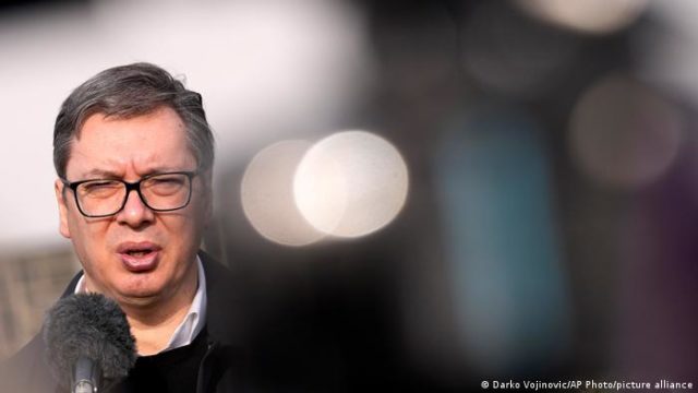 Aleksander Vuçiç kërcënoi ashpër Kosovën, reagon presidenca: Vuçiç duhet të sanksionohet njësoj si Vladimir Putin për kërcënim të vendeve fqinje Aleksander Vuçiç kërcënoi ashpër Kosovën, reagon presidenca: Vuçiç duhet të sanksionohet njësoj si Vladimir Putin për kërcënim të vendeve fqinje