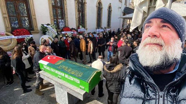 Tronditëse! Hetoi korrupsionin e politikanëve, ekzekutohet me breshëri plumbash gazetari i njohur (EMRI) Tronditëse! Hetoi korrupsionin e politikanëve, ekzekutohet me breshëri plumbash gazetari i njohur (EMRI)