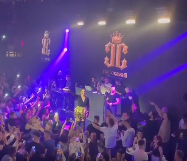 Publikohen pamjet që po ‘thyejnë’ rrjetin: Nuk mungon as Bora Zemani, Donald Veshaj e ‘djeg’ fare në natën e parë të tij jashtë shtëpisë së ‘Big Brother VIP’ Publikohen pamjet që po ‘thyejnë’ rrjetin: Nuk mungon as Bora Zemani, Donald Veshaj e ‘djeg’ fare në natën e parë të tij jashtë shtëpisë së ‘Big Brother VIP’