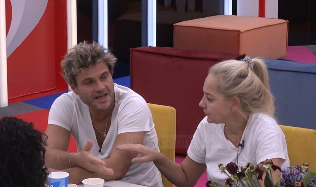 “Çfarë k**e”! Monika u trondit kur e dëgjoi pas daljes nga shtëpia e ‘Big Brother Vip’: Momenti kur Iliri ofendon rëndë aktoren! VIDEO që u bë virale “Çfarë k**e”! Monika u trondit kur e dëgjoi pas daljes nga shtëpia e ‘Big Brother Vip’: Momenti kur Iliri ofendon rëndë aktoren! VIDEO që u bë virale