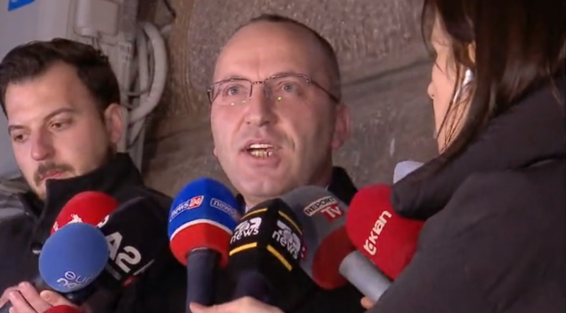 Kllouni i fundit i kullës së barit Presidencë Bledar Dervishaj flet broçkulla: Nuk do të ketë shkarkim sepse nuk ka çështje për shkarkim! Kllouni i fundit i kullës së barit Presidencë Bledar Dervishaj flet broçkulla: Nuk do të ketë shkarkim sepse nuk ka çështje për shkarkim!