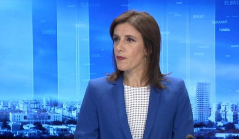 “Puthja e fundit”! Trondit “Tan Hoxha numër 2”, Klodiana Lala me përrallat që tregon: Zbulon si ish-miss Skrapari futi në kurth personazhin e njohur: Hapi xhamin e makinës që të vritej… “Puthja e fundit”! Trondit “Tan Hoxha numër 2”, Klodiana Lala me përrallat që tregon: Zbulon si ish-miss Skrapari futi në kurth personazhin e njohur: Hapi xhamin e makinës që të vritej…