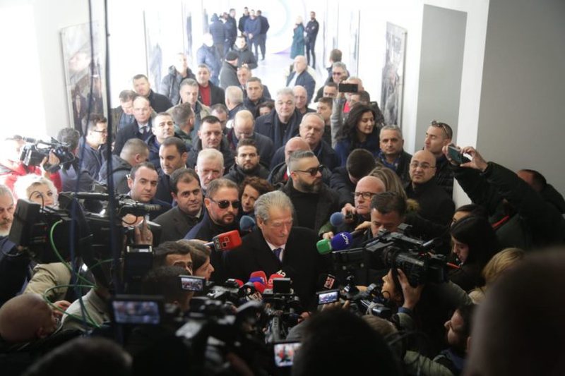 KQZ nuk e regjistroi Sali Berishën në zgjedhje, vjen reagimi i parë nga “Drejtorja e Komunikimit” e Komisioni i Rithemelimit KQZ nuk e regjistroi Sali Berishën në zgjedhje, vjen reagimi i parë nga “Drejtorja e Komunikimit” e Komisioni i Rithemelimit