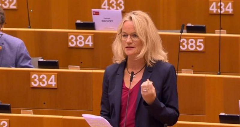 Restaurimi i shtëpisë së Xhafer Devës, eurodeputetja gjermane: Ai me milicinë e tij kryen krime ndaj hebrenjve, serbëve dhe shqiptarëve Restaurimi i shtëpisë së Xhafer Devës, eurodeputetja gjermane: Ai me milicinë e tij kryen krime ndaj hebrenjve, serbëve dhe shqiptarëve