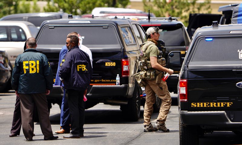 Dy agjentë të FBI në Tiranë për dosjet e korrupsionit, në listë emra politikanësh të përfshirë në afera Dy agjentë të FBI në Tiranë për dosjet e korrupsionit, në listë emra politikanësh të përfshirë në afera