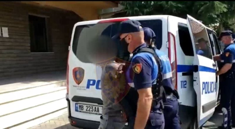 Arrestohet Inspektori i Policisë në Tiranë, ky është veprimi që e ‘fundosi’ Arrestohet Inspektori i Policisë në Tiranë, ky është veprimi që e ‘fundosi’