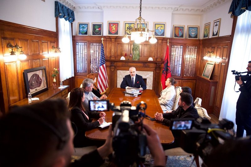 Ky është mesazhi që Rama i përcolli Kushtetueses dje nga SHBA për shkarkimin e Metës, por “çeta” e Ilir Metës fitoi Ky është mesazhi që Rama i përcolli Kushtetueses dje nga SHBA për shkarkimin e Metës, por “çeta” e Ilir Metës fitoi