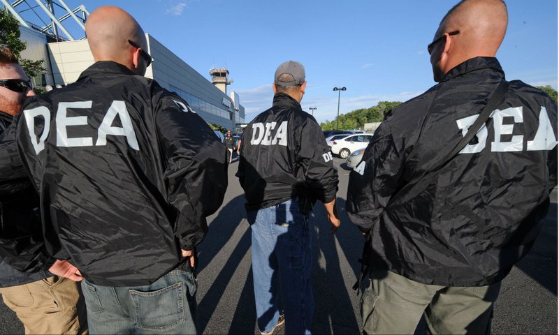 Amerikanët intensifikojnë lëvizjet, pas agjentëve të FBI: 4 zyrtarë të DEA kokë më kokë me prokurorët e SPAK, emra politikanësh të lidhur kokainën Amerikanët intensifikojnë lëvizjet, pas agjentëve të FBI: 4 zyrtarë të DEA kokë më kokë me prokurorët e SPAK, emra politikanësh të lidhur kokainën