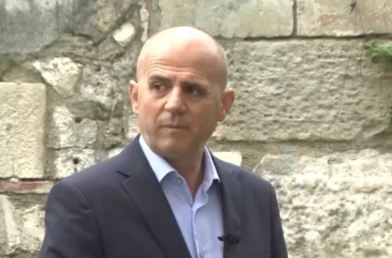 VIDEO EPIKE/ Kandidati për kryetar në Bashkinë e Durrësit bën gafën e papritur: Bashkëshorti i nuses sime… VIDEO EPIKE/ Kandidati për kryetar në Bashkinë e Durrësit bën gafën e papritur: Bashkëshorti i nuses sime…