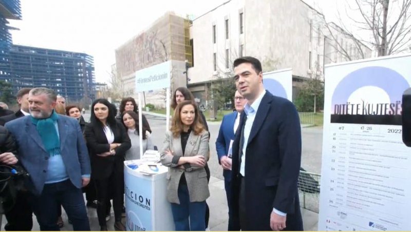 “Nuk e harroj atë ditë”! Basha identik si Berisha, por i’a kalon në paturpësin e mashtruesit: Ja si e rrëzova unë dhe familja ime bustin e Enverit!