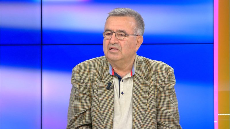 Fatos Klosi: Berisha komunist i devotshëm, s’ka lidhje me rrëzimin e bustit të Hoxhës, ja pse Meta duhej shkarkuar dhe rreziku rus Fatos Klosi: Berisha komunist i devotshëm, s’ka lidhje me rrëzimin e bustit të Hoxhës, ja pse Meta duhej shkarkuar dhe rreziku rus