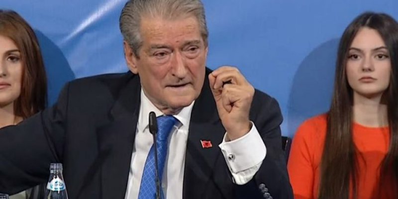 Sali Berisha jep informacion nga “miqtë” e tij në FBI: Ja çfarë e pret “Lulin e tij” nëse shkon në SHBA Sali Berisha jep informacion nga “miqtë” e tij në FBI: Ja çfarë e pret “Lulin e tij” nëse shkon në SHBA