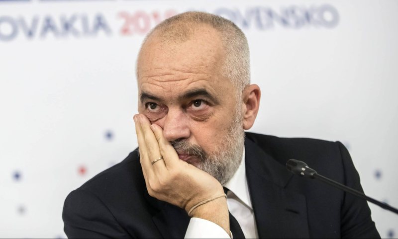 Kryeministri Edi Rama kërkon mendimin e shqiptarëve: Jemi në dilemë Kryeministri Edi Rama kërkon mendimin e shqiptarëve: Jemi në dilemë