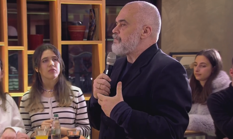 Zgjedhjet e 6 marsit! Kryeministri Rama tallet me Berishën dhe Bashën: Është rrugë shumë e gjatë! Njëri ka dal nga bishti i varesë dhe tjetri nga brava Zgjedhjet e 6 marsit! Kryeministri Rama tallet me Berishën dhe Bashën: Është rrugë shumë e gjatë! Njëri ka dal nga bishti i varesë dhe tjetri nga brava