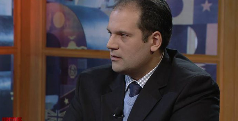 Ish këshilltari i Saliut Grid Rroji: Ambasadorja Kim flet me gjuhën e DASH! Sulmet e politikanëve shqiptarë ndaj diplomatëve amerikanë dhe SHBA-ve të turpshme