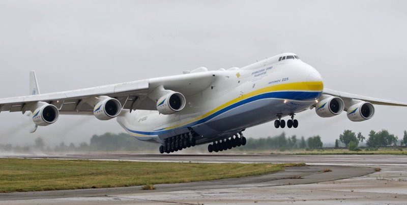 Rusët bombardojnë aeroplanin më të madh të mallrave në botë të Ukrainës “Mriya (Ëndrra)”! Reagon Ukraina: Nuk na i shkatërroni dot “ëndrrat”