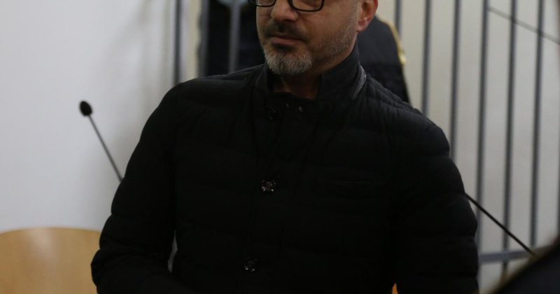 Skandal! Gjykata qesharake: Ngatërron menyrën e vuajtjes së dënimit me vendimin gjyqësor për burgimin e Saimir Tahirit, dalin nxjerr prapaskenat “bombë” Skandal! Gjykata qesharake: Ngatërron menyrën e vuajtjes së dënimit me vendimin gjyqësor për burgimin e Saimir Tahirit, dalin nxjerr prapaskenat “bombë”