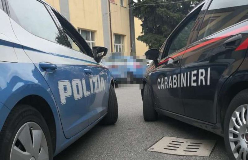 Finalizohet operacioni me 5 të arrestuar, në mesin e tyre një zv prokuror, avokatja dhe një sipërmarrës: Ja kush është ish-gjenerali i Guardia di Finanza që i “dhuruan” mijëra hektarë tokë në Vlorë Finalizohet operacioni me 5 të arrestuar, në mesin e tyre një zv prokuror, avokatja dhe një sipërmarrës: Ja kush është ish-gjenerali i Guardia di Finanza që i “dhuruan” mijëra hektarë tokë në Vlorë